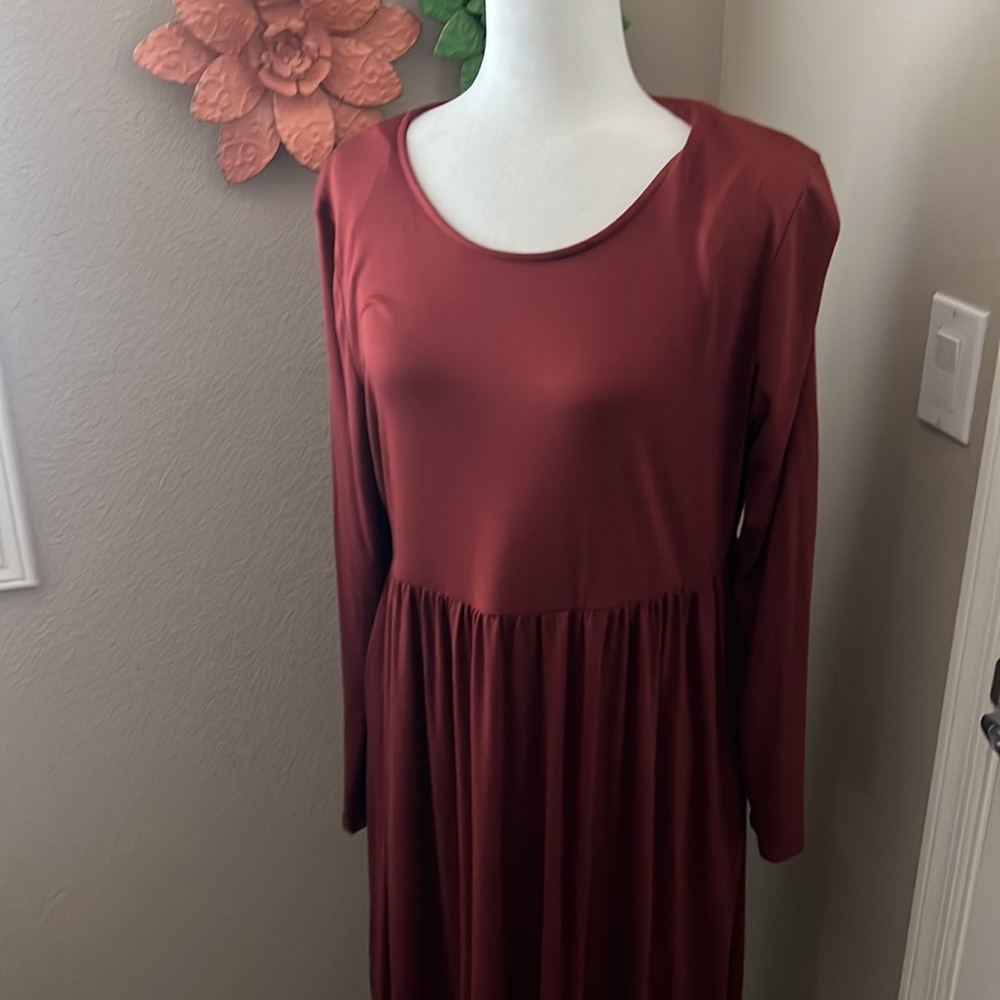 Dress - Picture 2 of 3